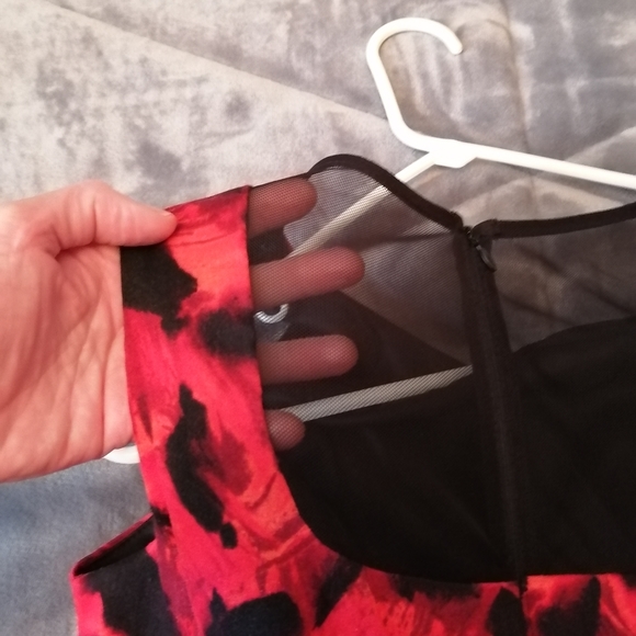 Red and black fit and flare dress - Picture 6 of 10